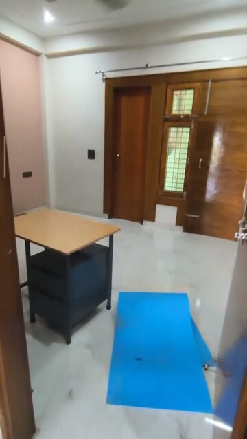 Team Area in 3 BHK Apartment at Wave City, Wave City – for Rent