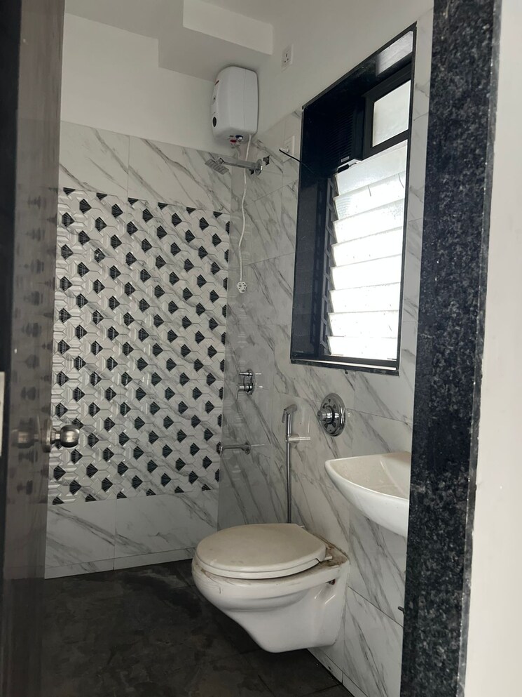 Bathroom, uk-iridium 2 Bedroom 530 Sq.Ft. Apartment In Kandivali East Mumbai 9202171