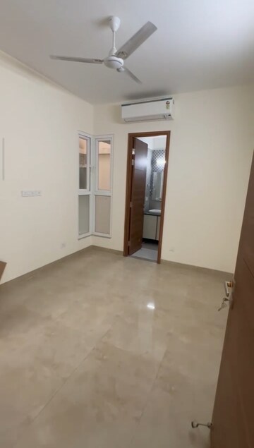 Room in 4 BHK Apartment at Uchdpl Veridia Oakwood Enclave, Wave City – for Sale