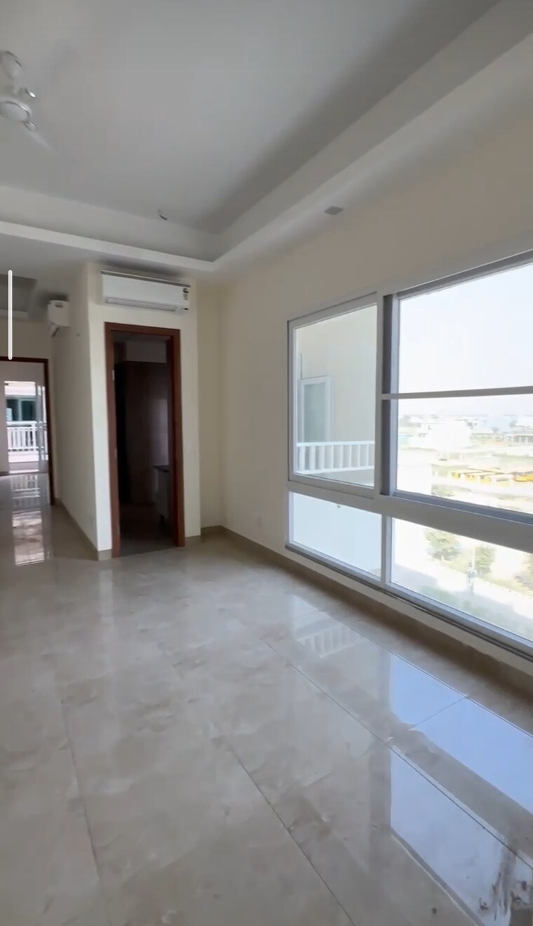 Room, uchdpl-veridia-oakwood-enclave 4 Bedroom 2385 Sq.Ft. Apartment In Wave City Ghaziabad 9202215