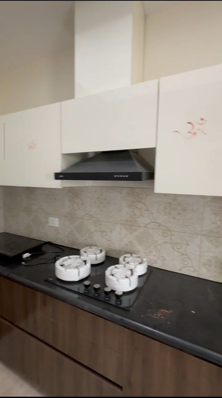 Kitchen, uchdpl-veridia-oakwood-enclave 4 Bedroom 2385 Sq.Ft. Apartment In Wave City Ghaziabad 9202215