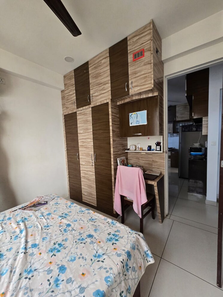 Room, harni road 3 Bedroom 1650 Sq.Ft. Apartment In Harni Road Vadodara 9202324