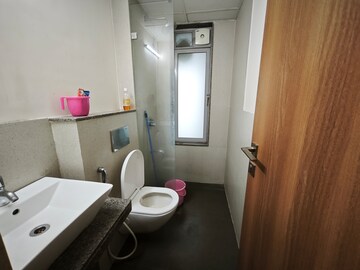 Bathroom in 5 BHK Apartment at Piramal Vaikunth, Balkum Pada – for Rent