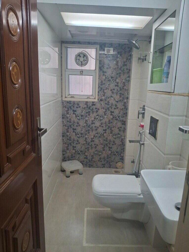 Bathroom, embassy-apartments 2 Bedroom 790 Sq.Ft. Apartment In Andheri West Mumbai 9202334