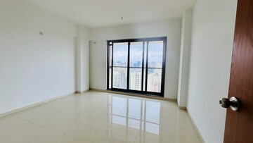 Room in 2 BHK Apartment at Naman Habitat, Andheri West – for Rent