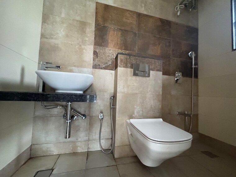 Bathroom, naman-habitat 2 Bedroom 807 Sq.Ft. Apartment In Andheri West Mumbai 9202344