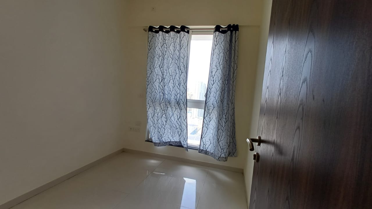 2 BHK + Extra Room Apartment For Rent in Sheth Zuri