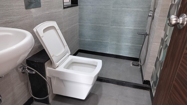 Bathroom, azad-nagar-sangam-chs-andheri 2 Bedroom 710 Sq.Ft. Apartment In Andheri West Mumbai 9202377