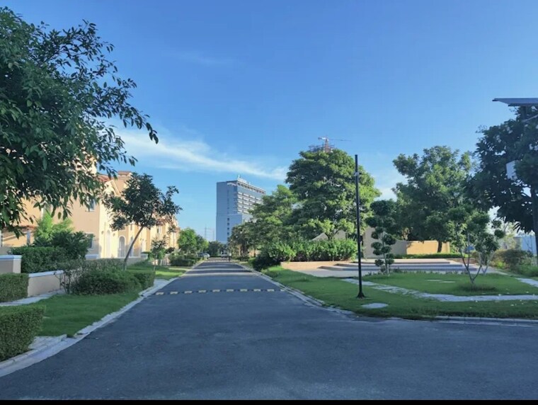 Garden, emaar-marbella 5 Bedroom 300 Sq.Yd. Villa In Sector 66 Gurgaon 9202382