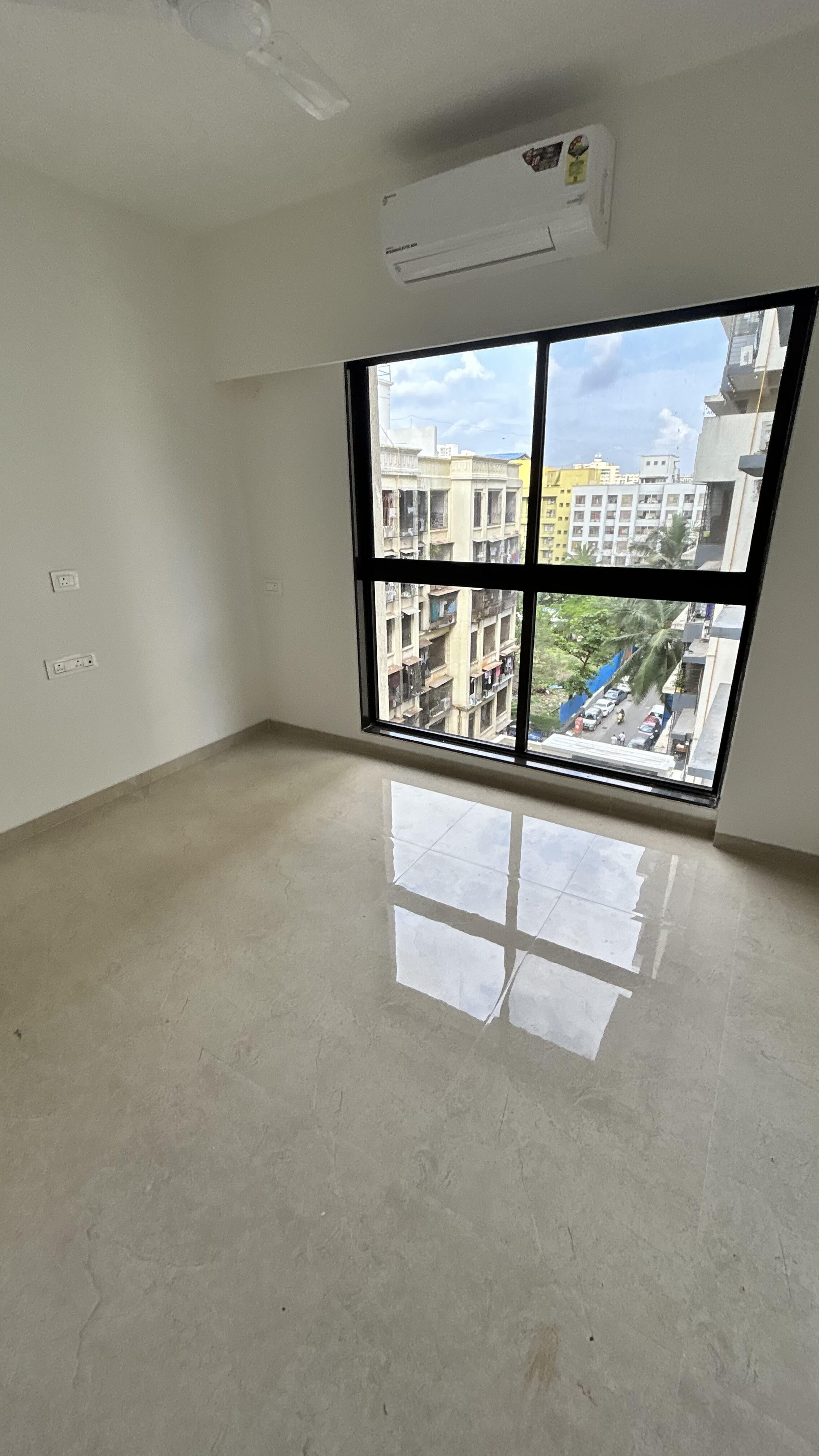 2 BHK + Pooja Room Apartment For Rent in Platinum 53 West