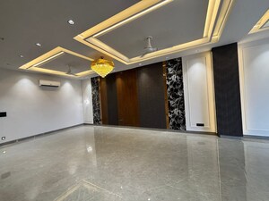 Room in 3 BHK Builder Floor at Sector 57 – for Sale