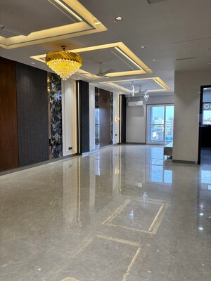 Room in 3 BHK Builder Floor at Sector 57 – for Sale