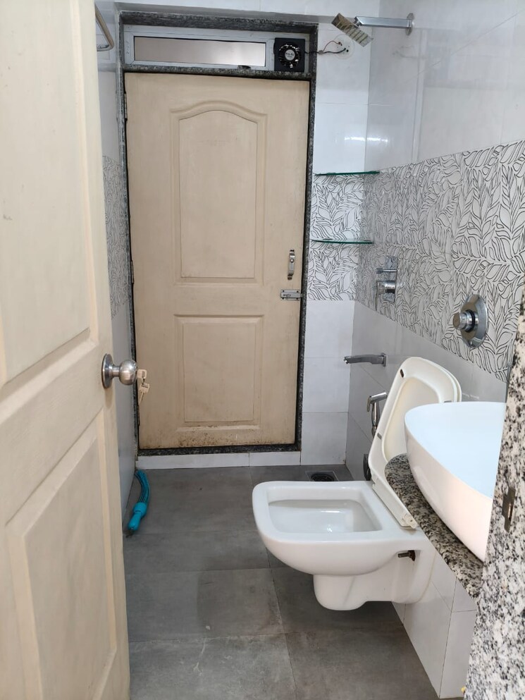 Bathroom, om-prabhu-manohar-chs 2 Bedroom 1120 Sq.Ft. Apartment In Seawoods Sector 50 Navi Mumbai 9202421