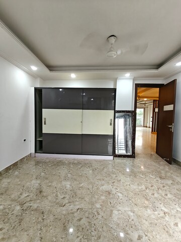 Room in 3 BHK Builder Floor at Ansal Sushant Lok I, Sector 43 – for Rent