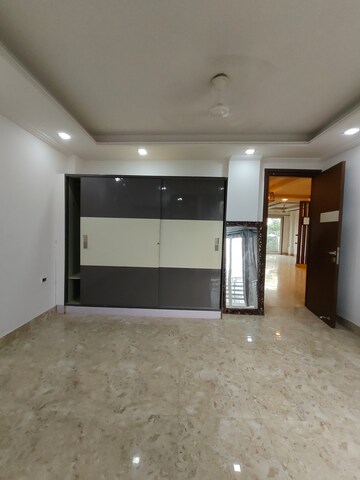 Room in 3 BHK Builder Floor at Ansal Sushant Lok I, Sector 43 – for Rent