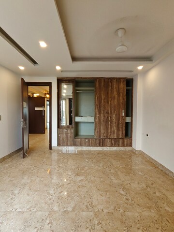 Room in 3 BHK Builder Floor at Ansal Sushant Lok I, Sector 43 – for Rent