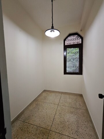 Room in 3 BHK Builder Floor at Ansal Sushant Apartments, Sushant Lok I – for Rent