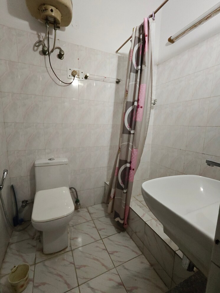 Bathroom, ansal-sushant-apartments 3 Bedroom 215 Sq.Yd. Builder Floor In Sushant Lok I Gurgaon 9202460