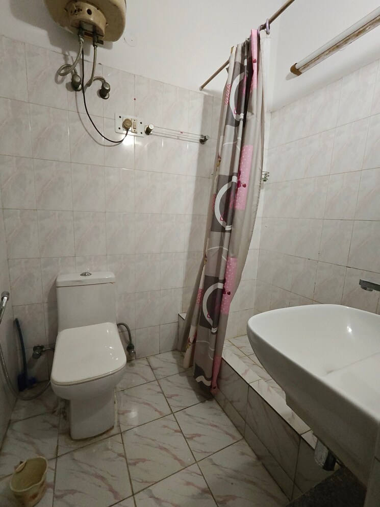 Bathroom, ansal-sushant-apartments 3 Bedroom 215 Sq.Yd. Builder Floor In Sushant Lok I Gurgaon 9202460