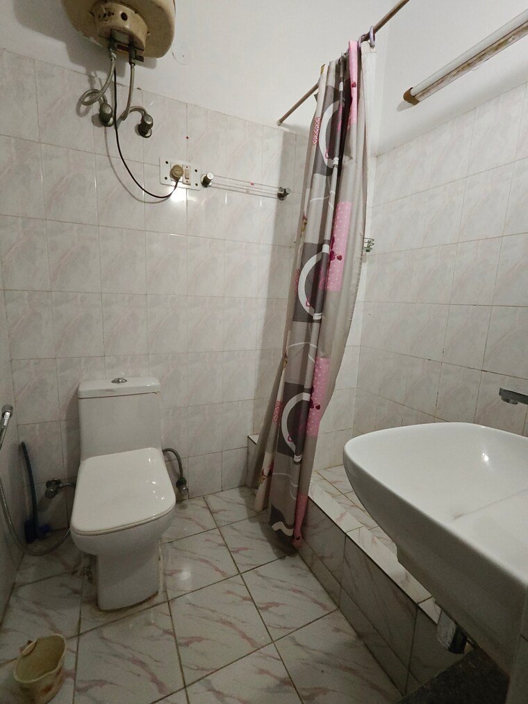 Bathroom, ansal-sushant-apartments 3 Bedroom 215 Sq.Yd. Builder Floor In Sushant Lok I Gurgaon 9202460