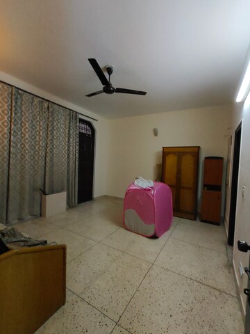 Bedroom in 3 BHK Builder Floor at Ansal Sushant Apartments, Sushant Lok I – for Rent