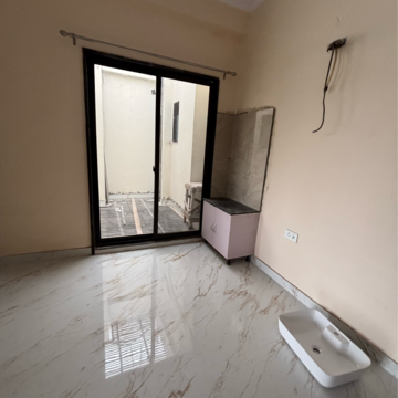 Room in 2 BHK Builder Floor at Gomti Nagar – for Rent