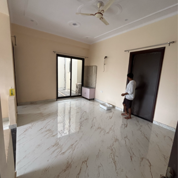 Room in 2 BHK Builder Floor at Gomti Nagar – for Rent