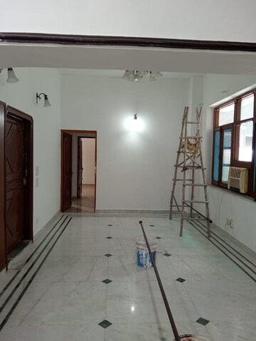 Room in 3 BHK Builder Floor at Greater Kailash I – for Rent