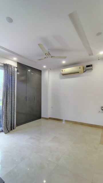 Room in 3 BHK Builder Floor at Sushant Lok 3, Sector 57 – for Rent