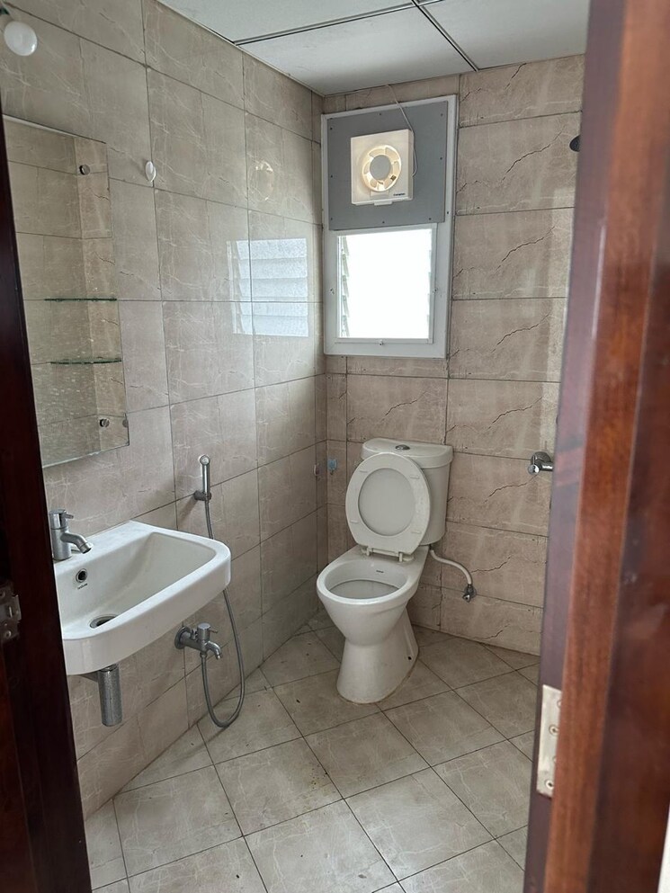 Bathroom, provident-kenworth 2 Bedroom 930 Sq.Ft. Apartment In Rajendra Nagar Hyderabad 9202468