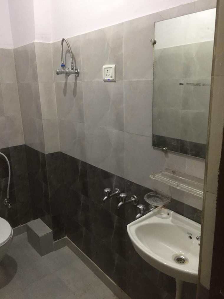 Bathroom, mayur vihar 2.5 Bedroom 650 Sq.Ft. Builder Floor In Mayur Vihar Delhi 9202492