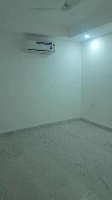 Furnished Amenities in 4 BHK Builder Floor at Eros Rosewood City, Sector 49 – for Rent