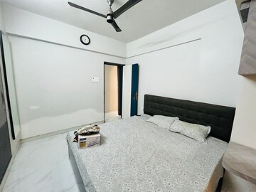 Room in 2 BHK Apartment at Seawoods – for Rent