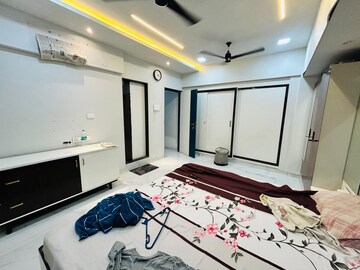 Bedroom in 2 BHK Apartment at Seawoods – for Rent