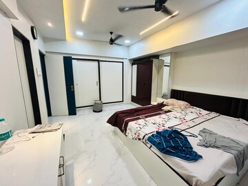Bedroom in 2 BHK Apartment at Seawoods – for Rent
