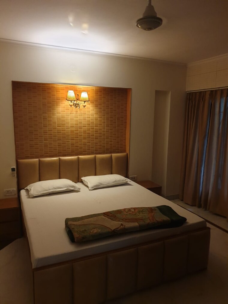 Bedroom, vasant kunj 3 Bedroom 1850 Sq.Ft. Apartment In Vasant Kunj Delhi 9202509