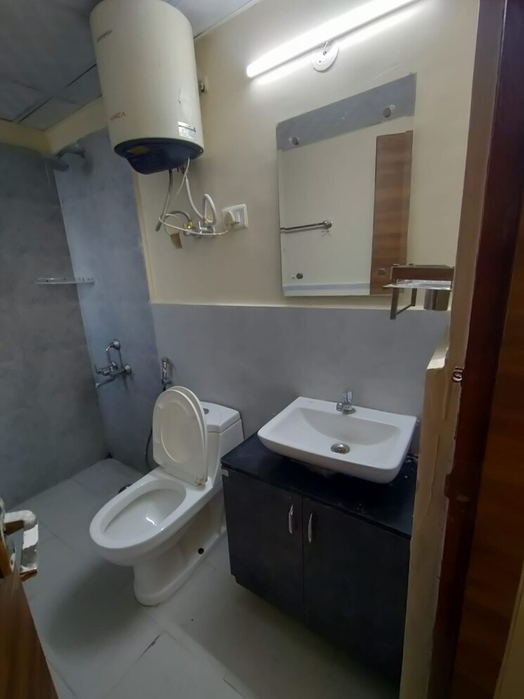 Bathroom, suncity-avenue-76 2 Bedroom 735 Sq.Ft. Apartment In Sector 76 Gurgaon 9202524