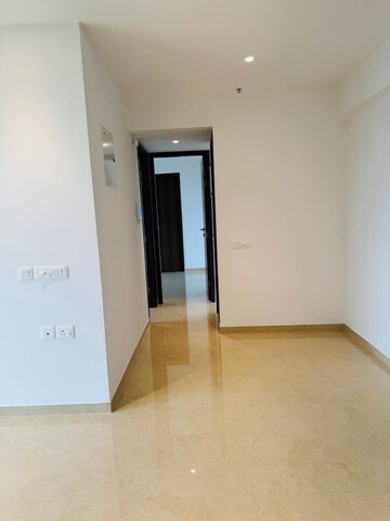 Room in 2 BHK Apartment at Hiranandani Highland, Powai – for Rent