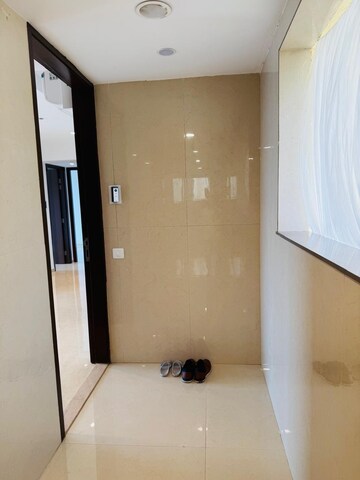 Room in 2 BHK Apartment at Hiranandani Highland, Powai – for Rent