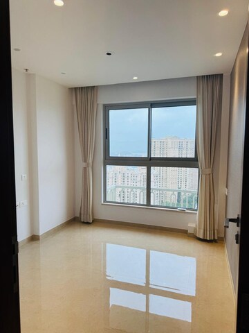 Room in 2 BHK Apartment at Hiranandani Highland, Powai – for Rent
