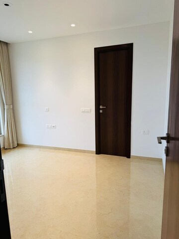 Room in 2 BHK Apartment at Hiranandani Highland, Powai – for Rent