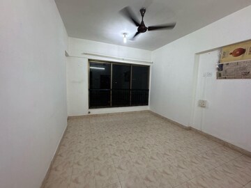 Room in 2 BHK Apartment at Silver Arch Eden woods, Andheri West – for Rent