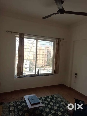 Room in 2.5 BHK Apartment at GK Rose Icon, Pimple Saudagar – for Rent