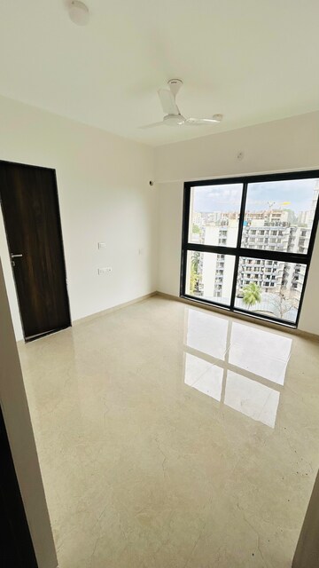 Room in 2 BHK Apartment at Platinum Life, Andheri West – for Rent