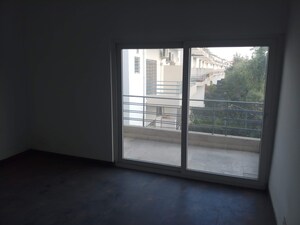 Room in 4 BHK Villa at Paramount Golfforeste Villas, Zeta I Greater Noida – for Sale