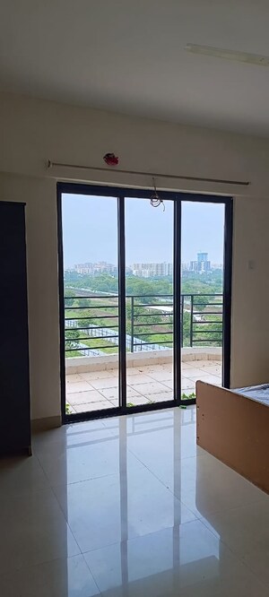 Room in 4 BHK Apartment at Kolte Patil 24K Opula, Pimple Nilakh – for Rent