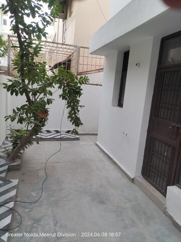 Balcony in 3 BHK Builder Floor at RWA Apartments Sector 45, Sector 45 – for Rent