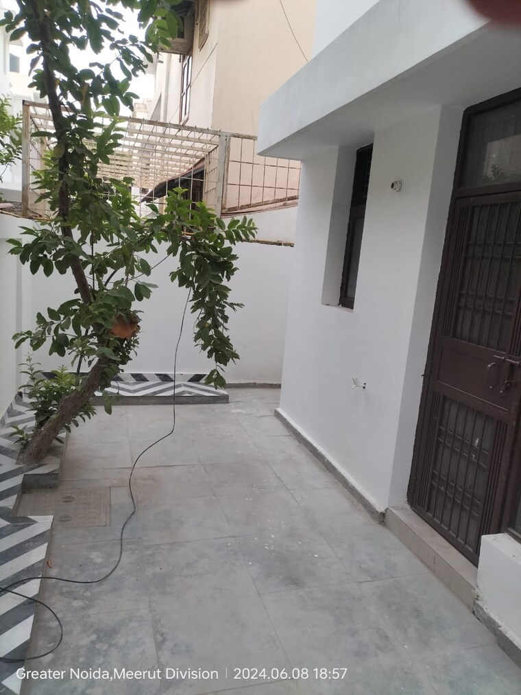 Balcony, rwa-apartments-sector-45 3 Bedroom 1600 Sq.Ft. Builder Floor In Sector 45 Noida 9202639