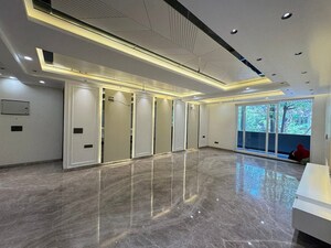 Building Lobby in 4 BHK Builder Floor at Vipul World Floors, Sector 48 – for Sale