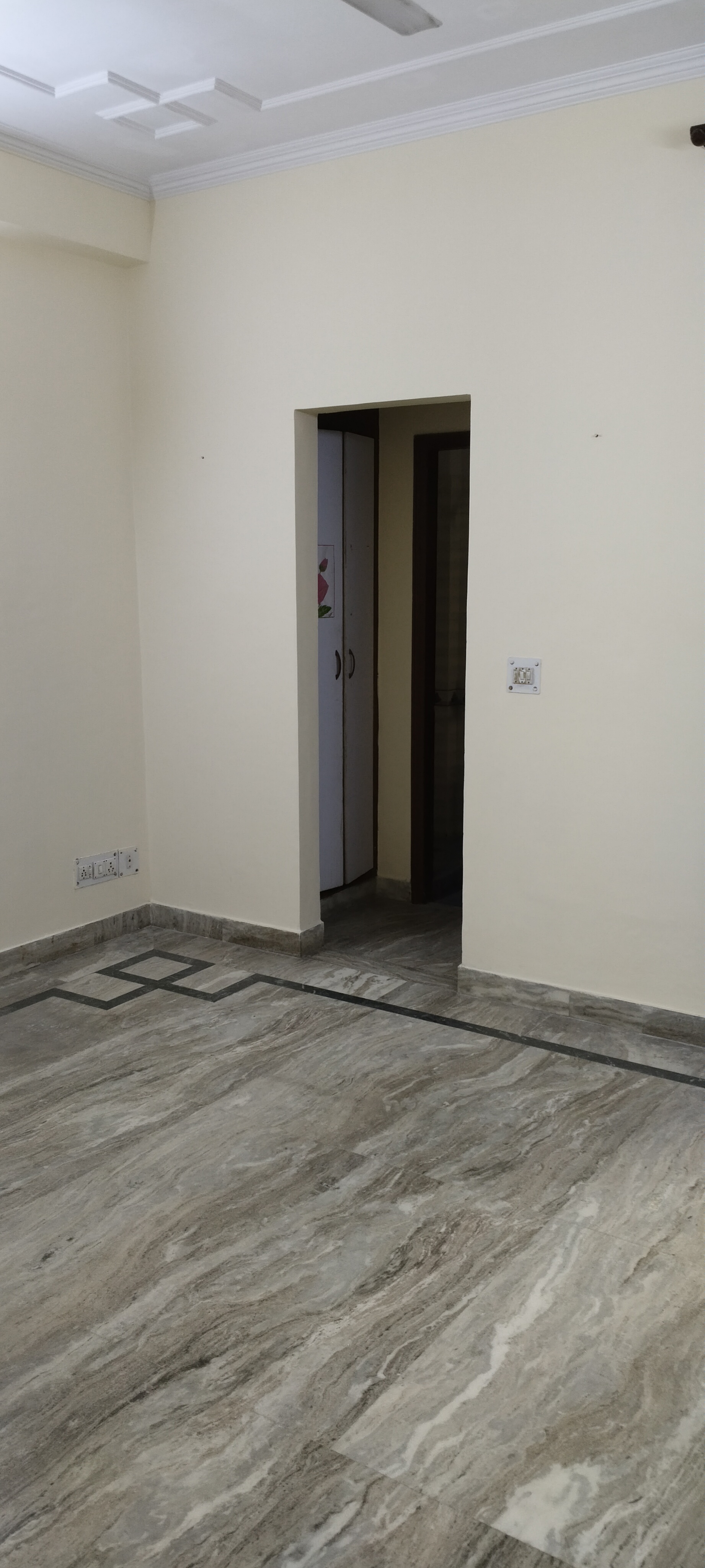 2 BHK + Extra Room 2300 Sq.Ft. Independent House in RWA Apartments Sector 27